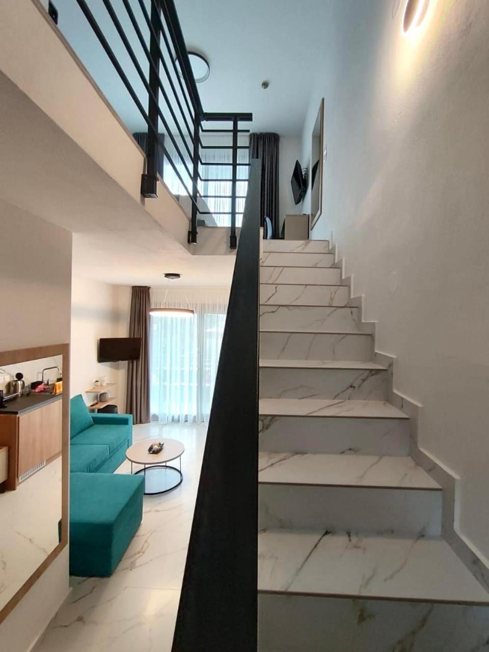 Four Shades Luxury Suites Sarti Exteriör bild
