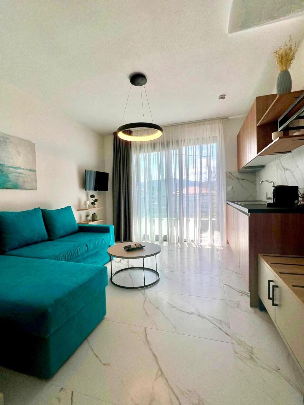 Four Shades Luxury Suites Sarti Exteriör bild