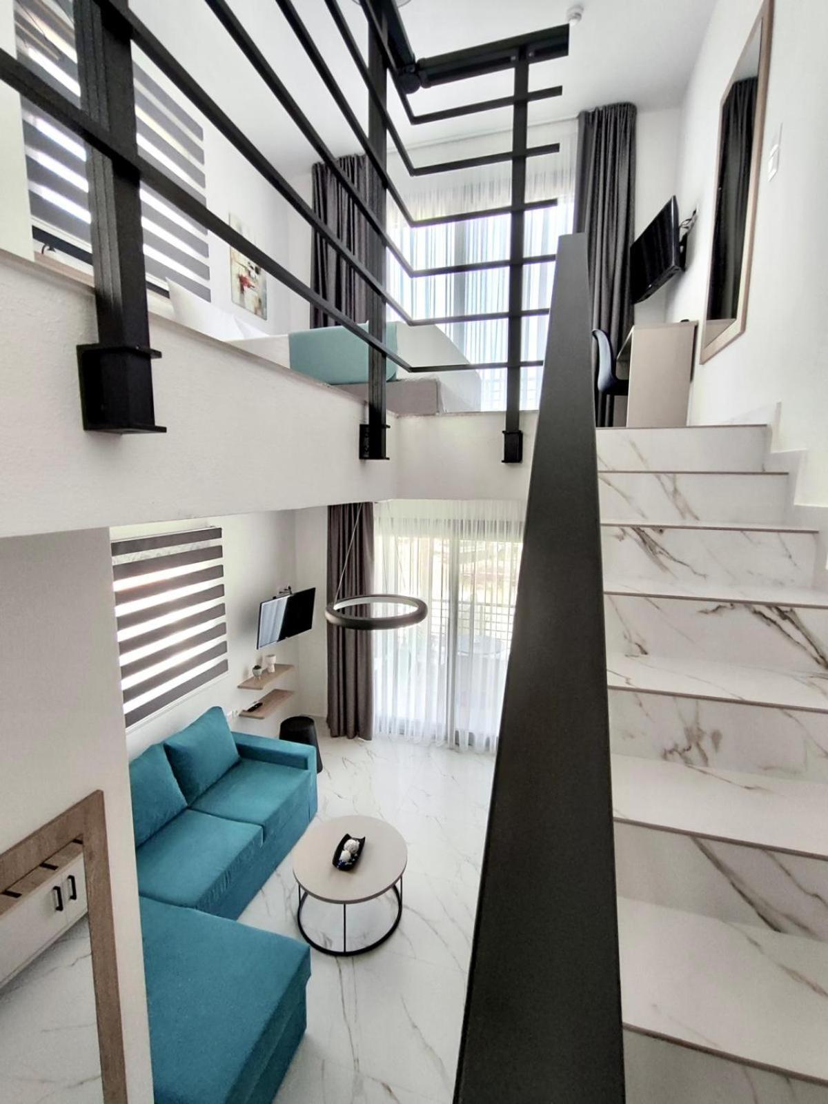 Four Shades Luxury Suites Sarti Exteriör bild