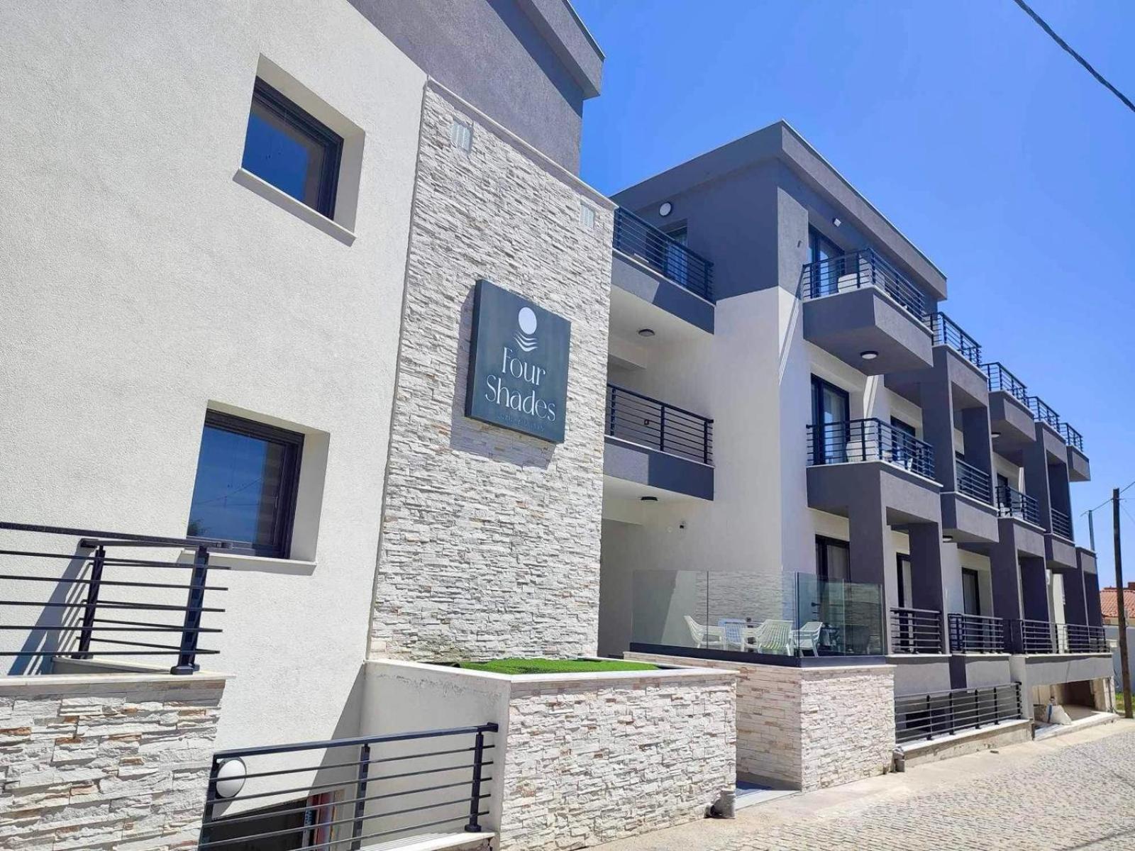 Four Shades Luxury Suites Sarti Exteriör bild