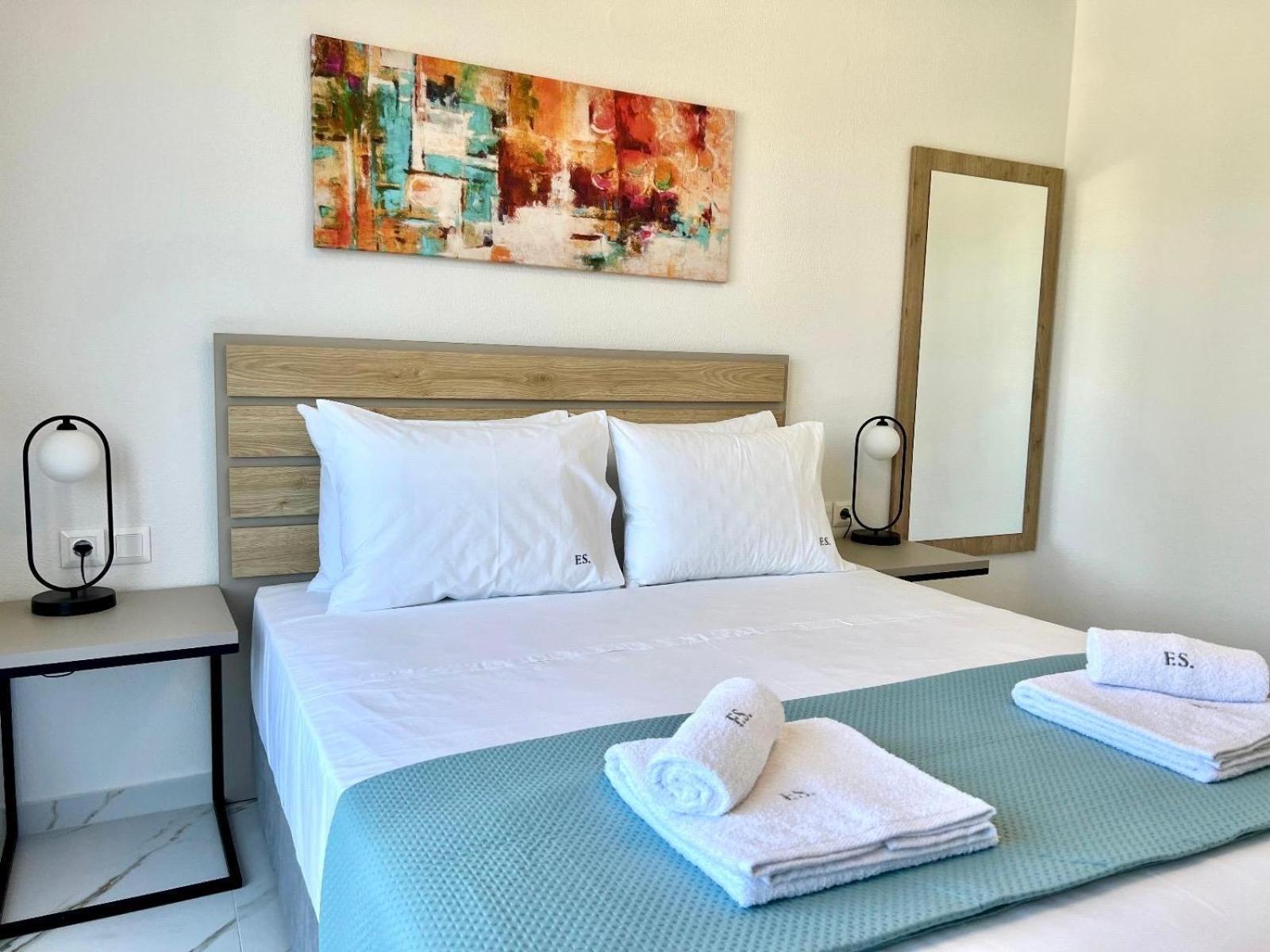 Four Shades Luxury Suites Sarti Exteriör bild