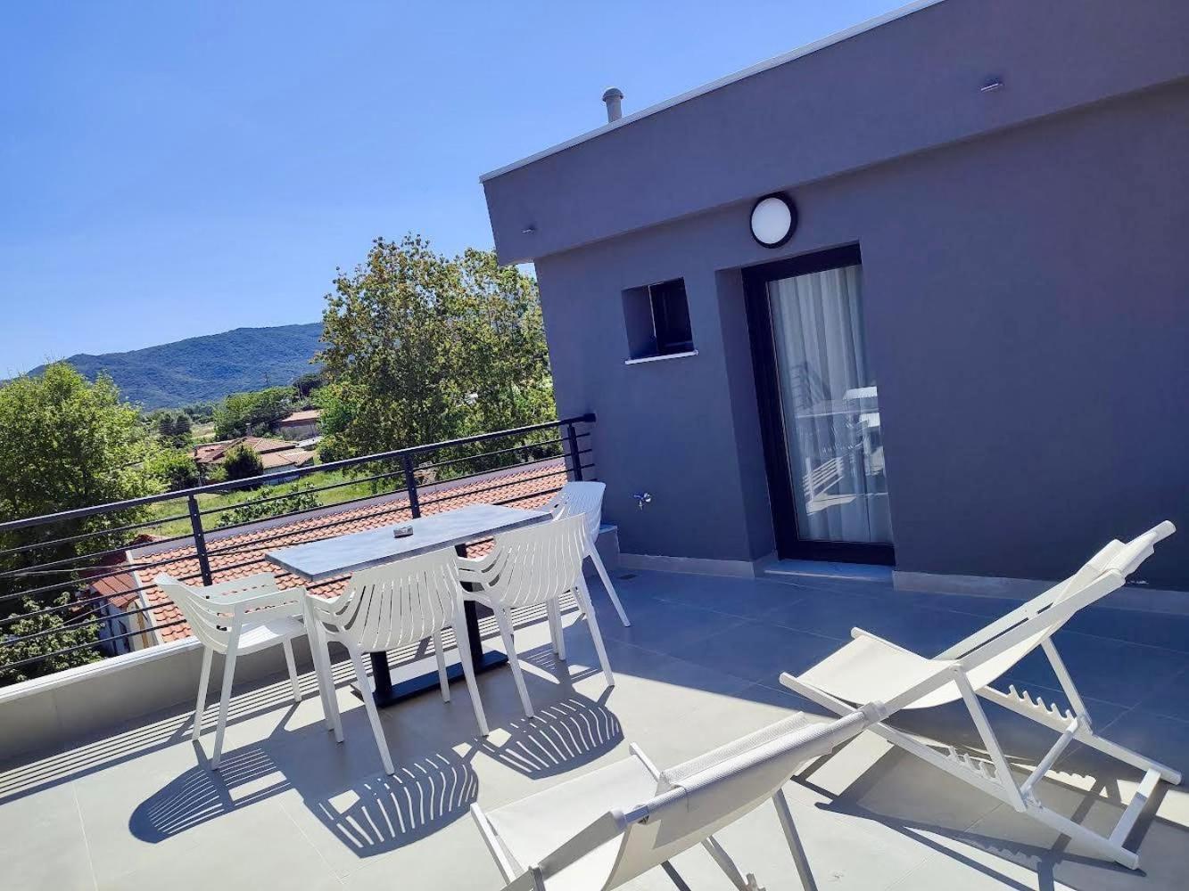 Four Shades Luxury Suites Sarti Exteriör bild