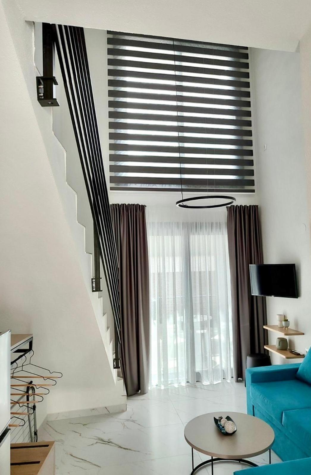 Four Shades Luxury Suites Sarti Exteriör bild