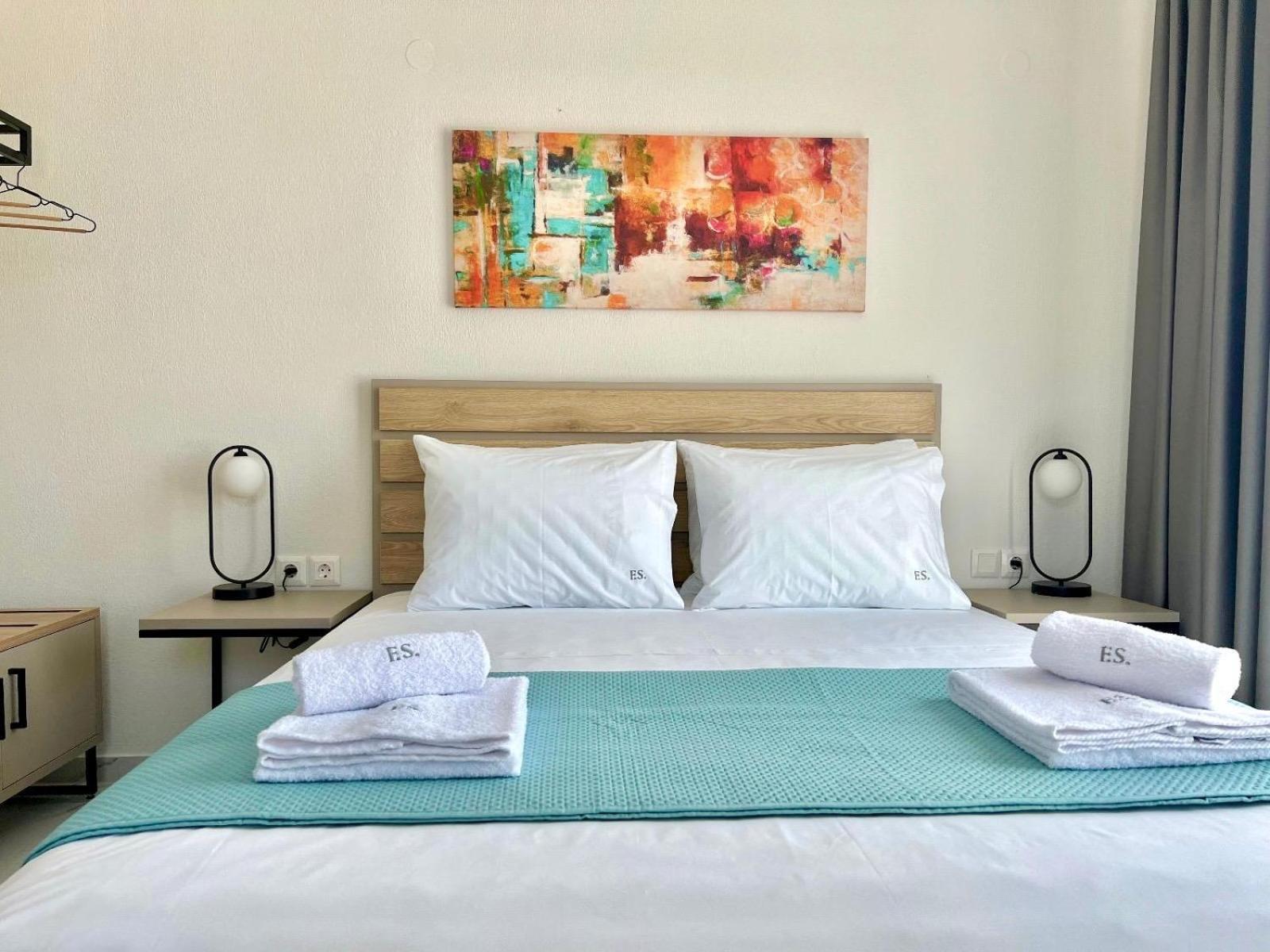 Four Shades Luxury Suites Sarti Exteriör bild