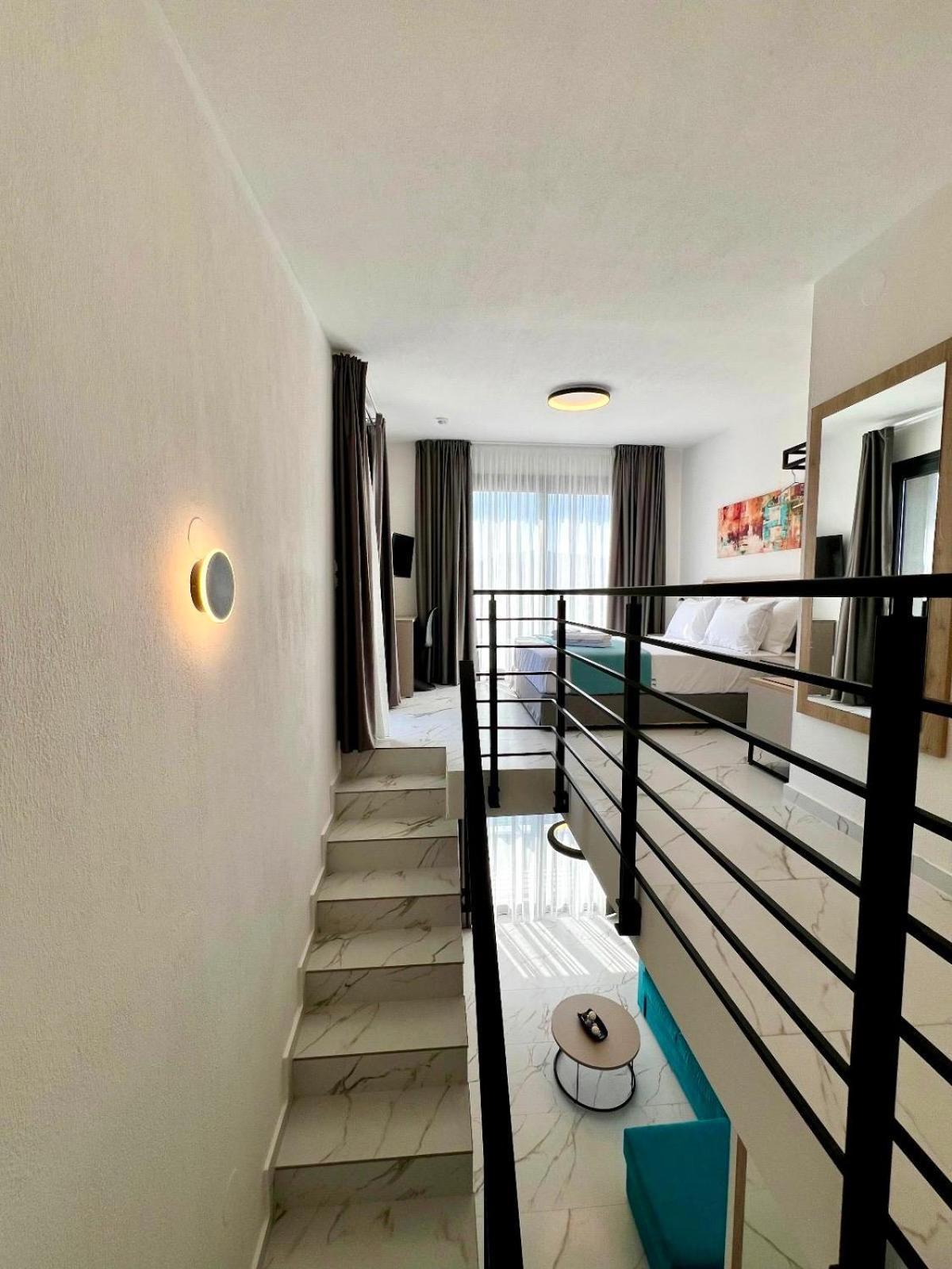 Four Shades Luxury Suites Sarti Exteriör bild
