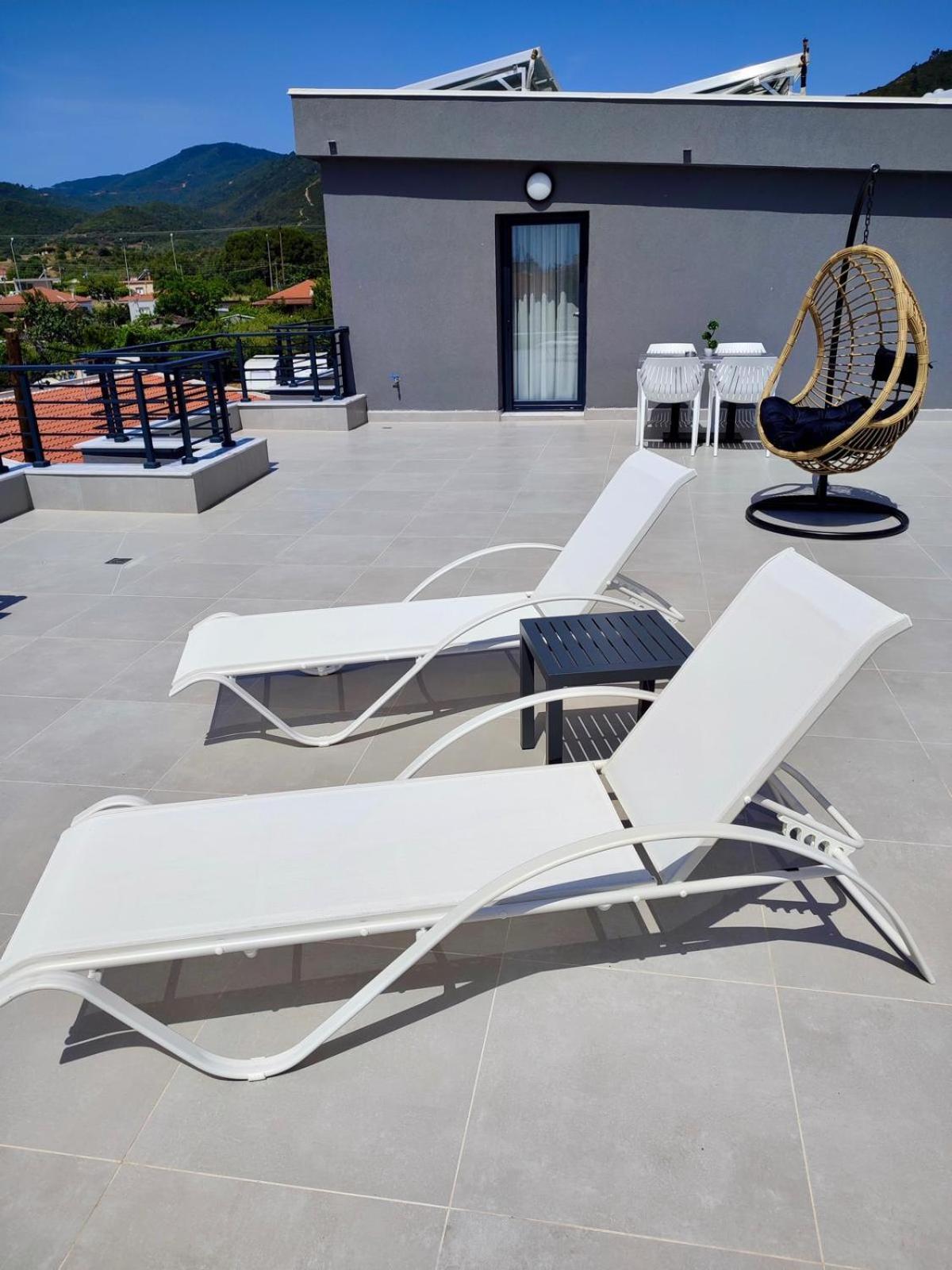 Four Shades Luxury Suites Sarti Exteriör bild