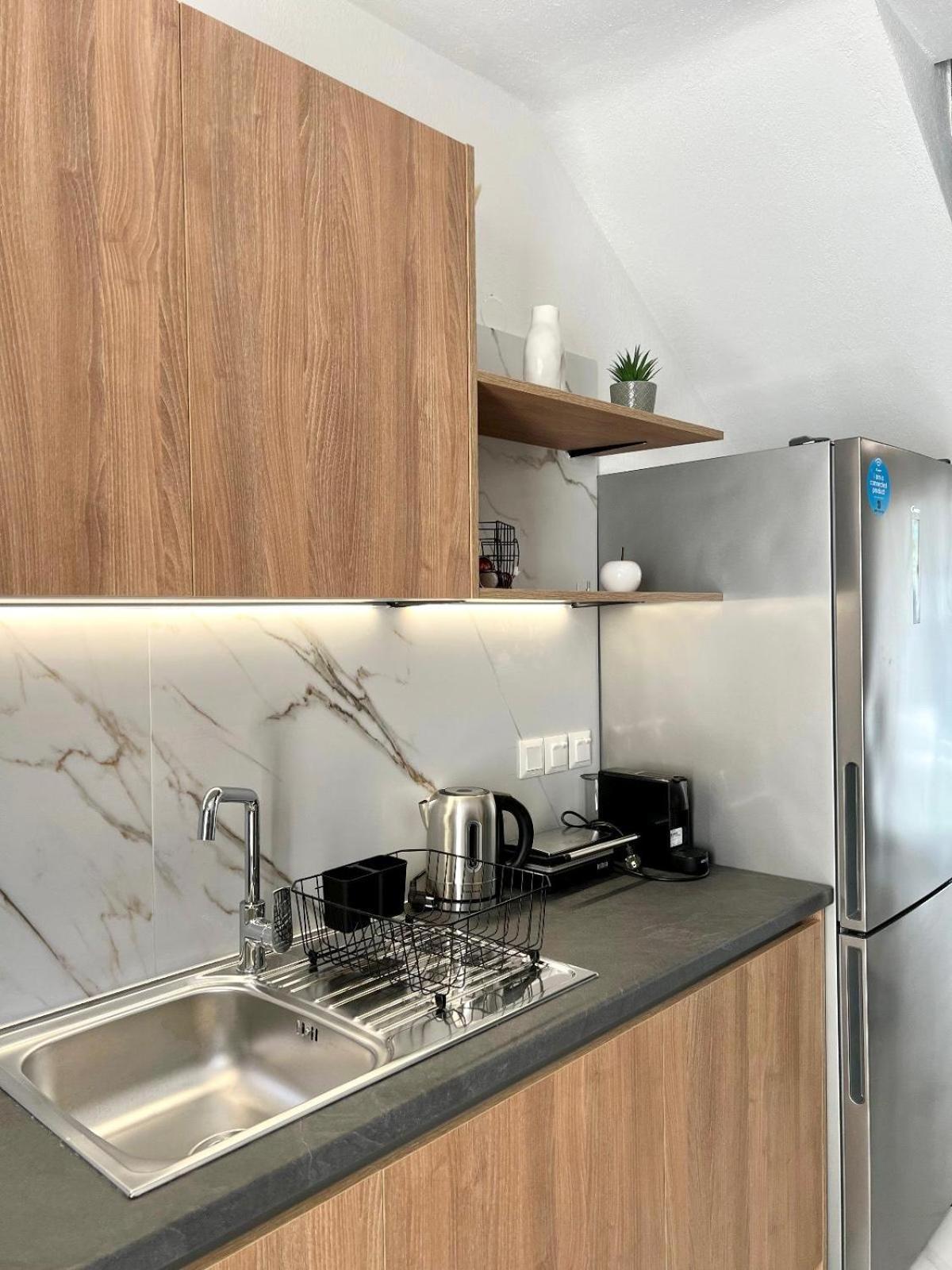 Four Shades Luxury Suites Sarti Exteriör bild