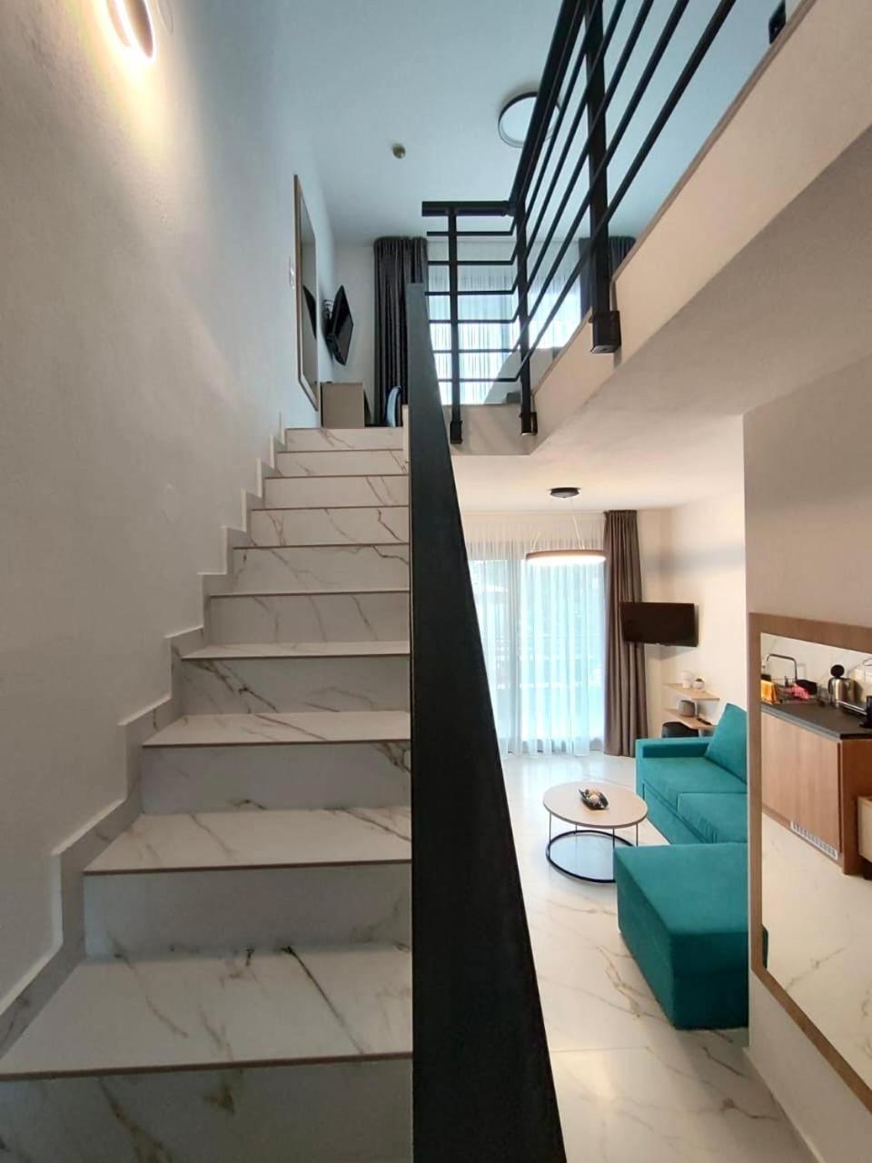 Four Shades Luxury Suites Sarti Exteriör bild