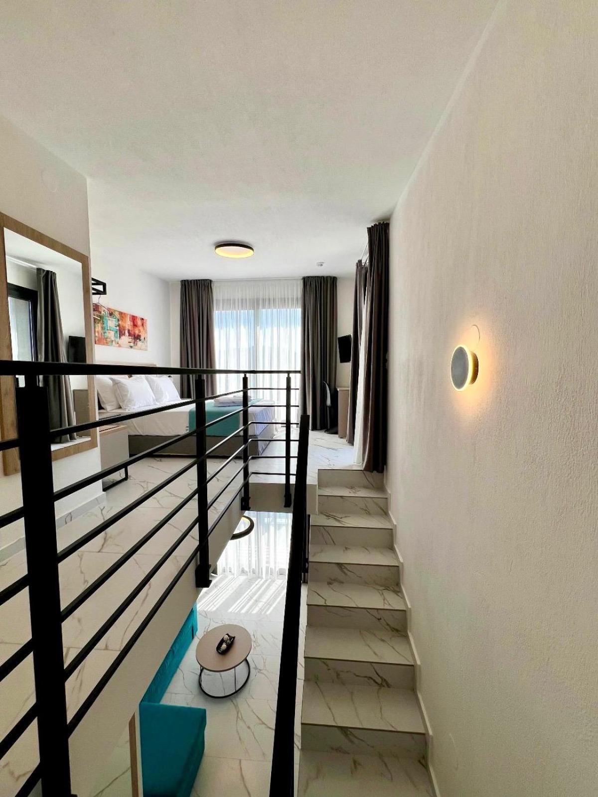 Four Shades Luxury Suites Sarti Exteriör bild
