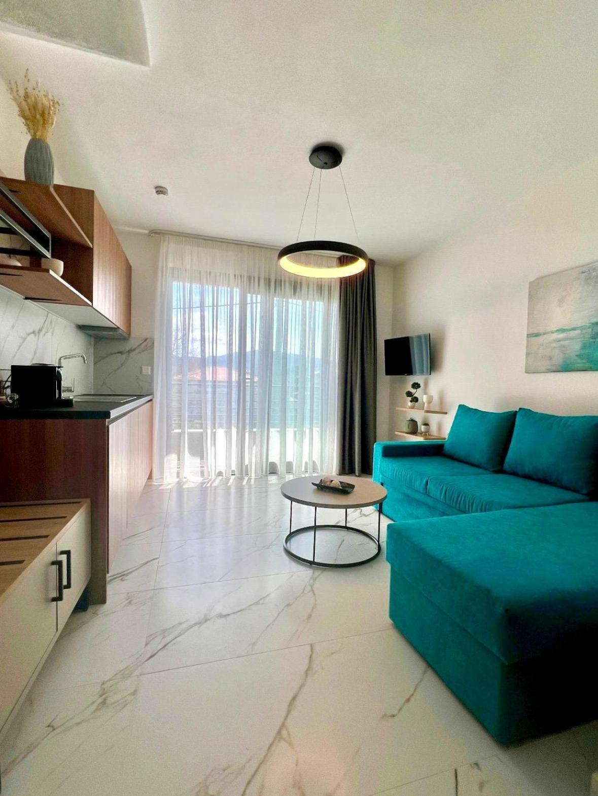 Four Shades Luxury Suites Sarti Exteriör bild