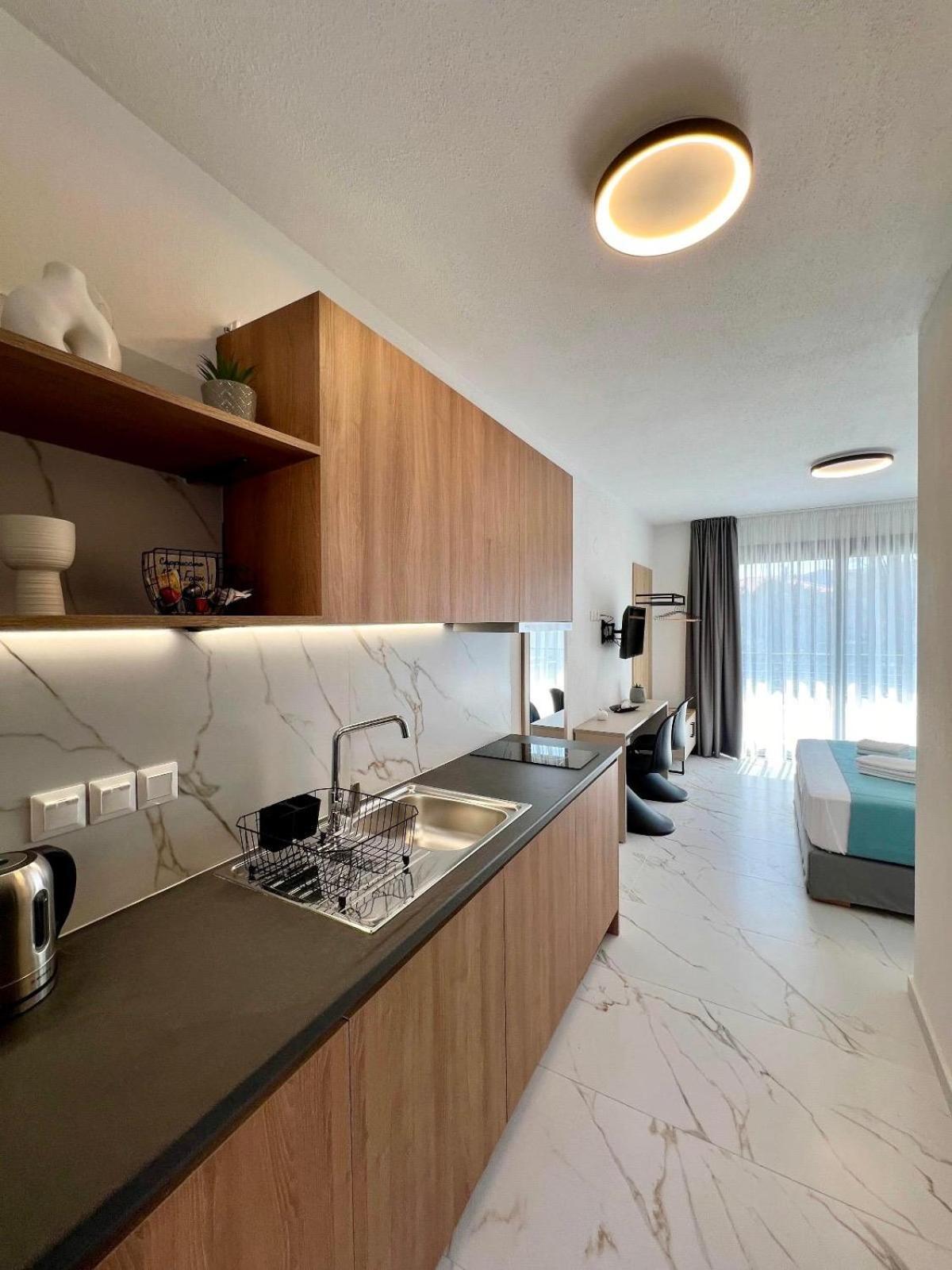 Four Shades Luxury Suites Sarti Exteriör bild