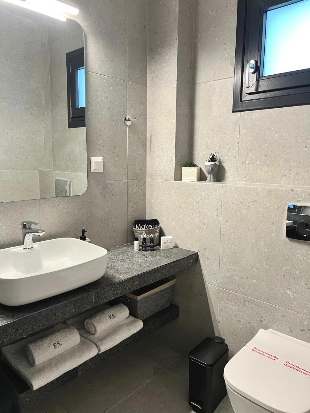 Four Shades Luxury Suites Sarti Exteriör bild