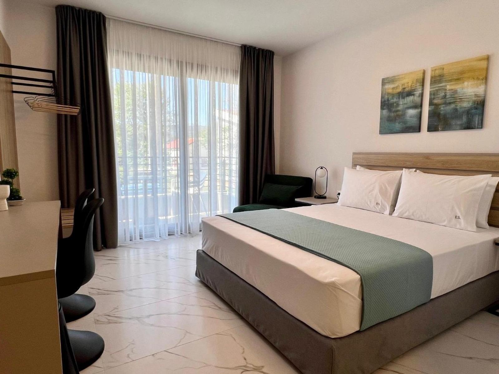 Four Shades Luxury Suites Sarti Exteriör bild