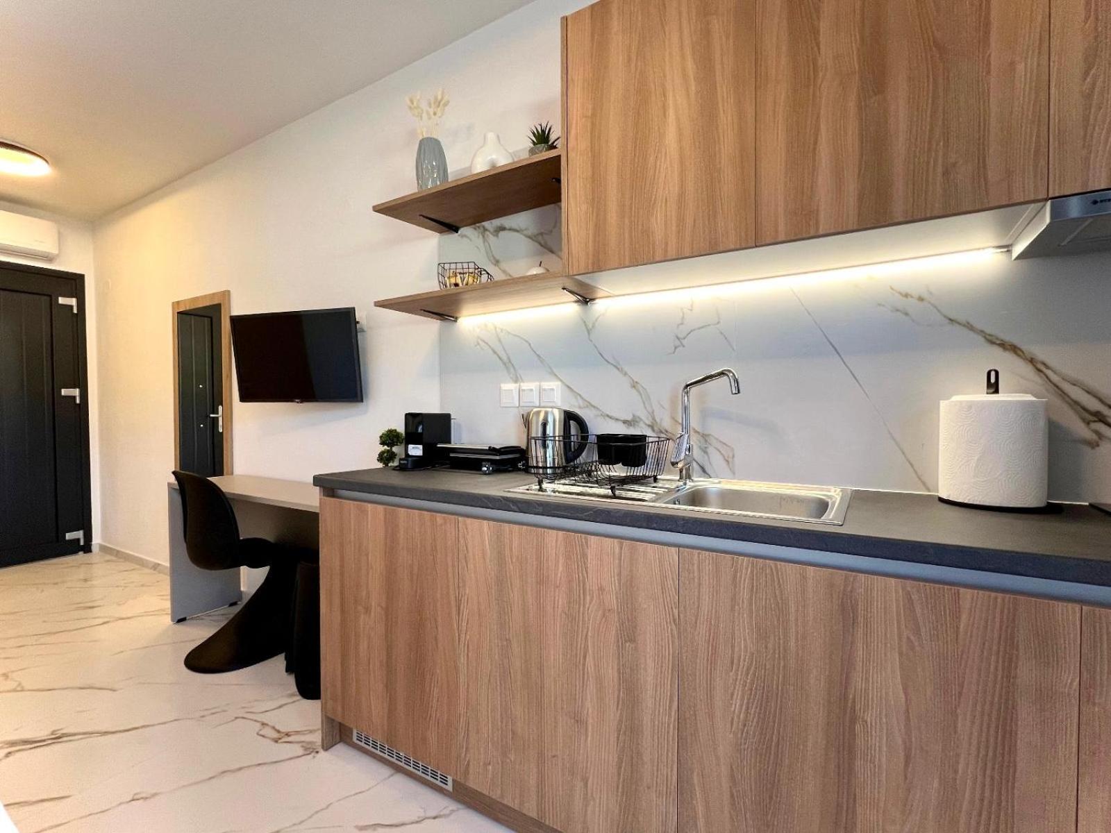 Four Shades Luxury Suites Sarti Exteriör bild