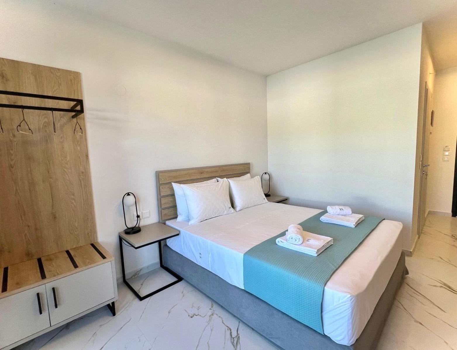 Four Shades Luxury Suites Sarti Exteriör bild