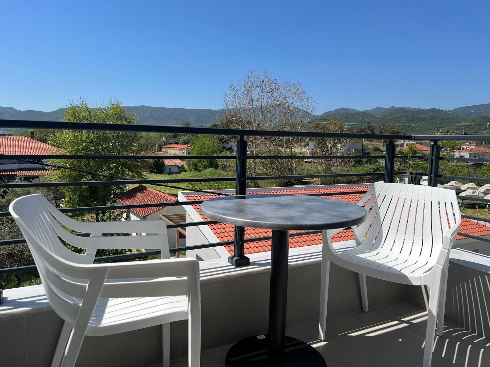 Four Shades Luxury Suites Sarti Exteriör bild