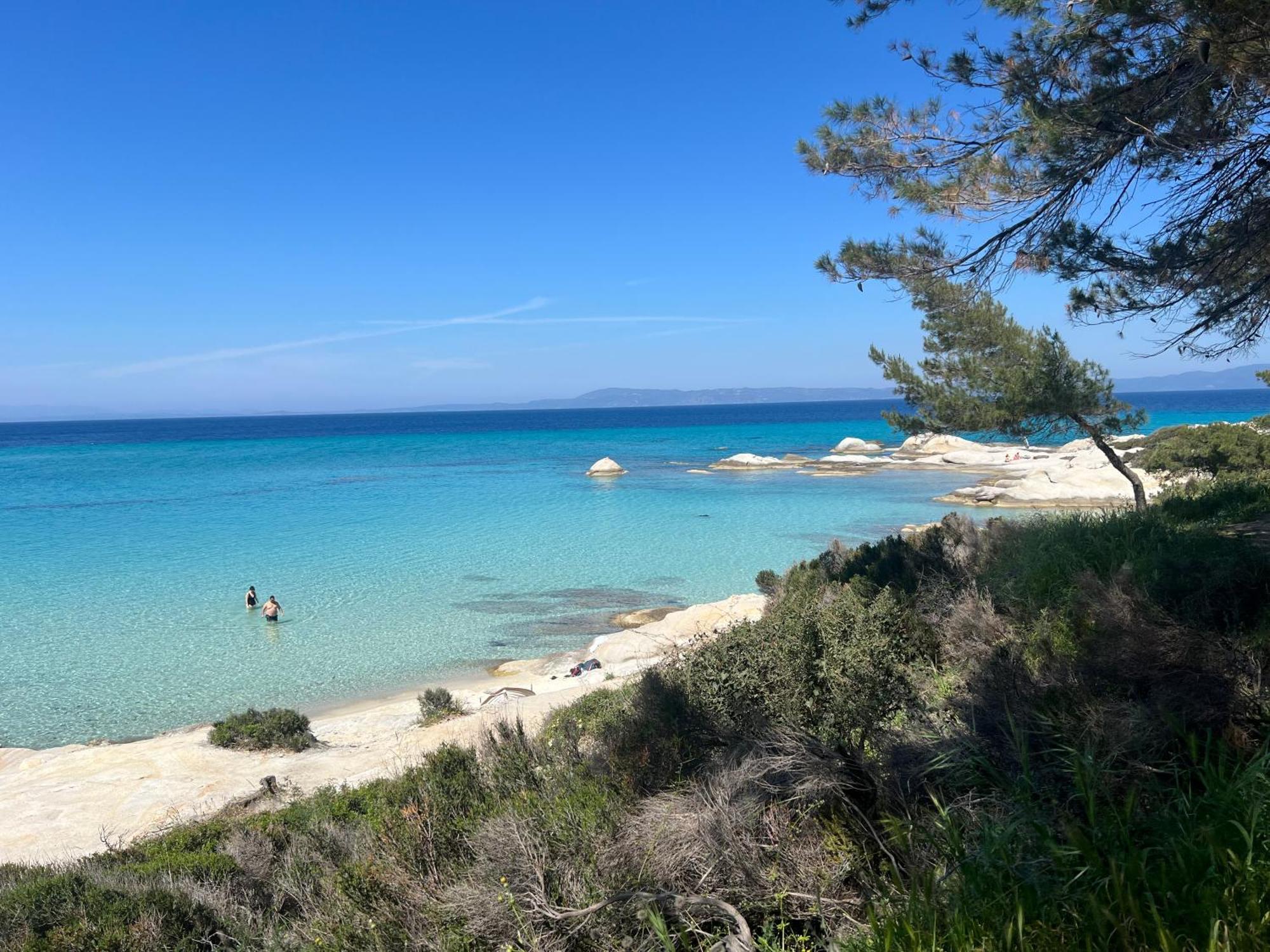 Four Shades Luxury Suites Sarti Exteriör bild