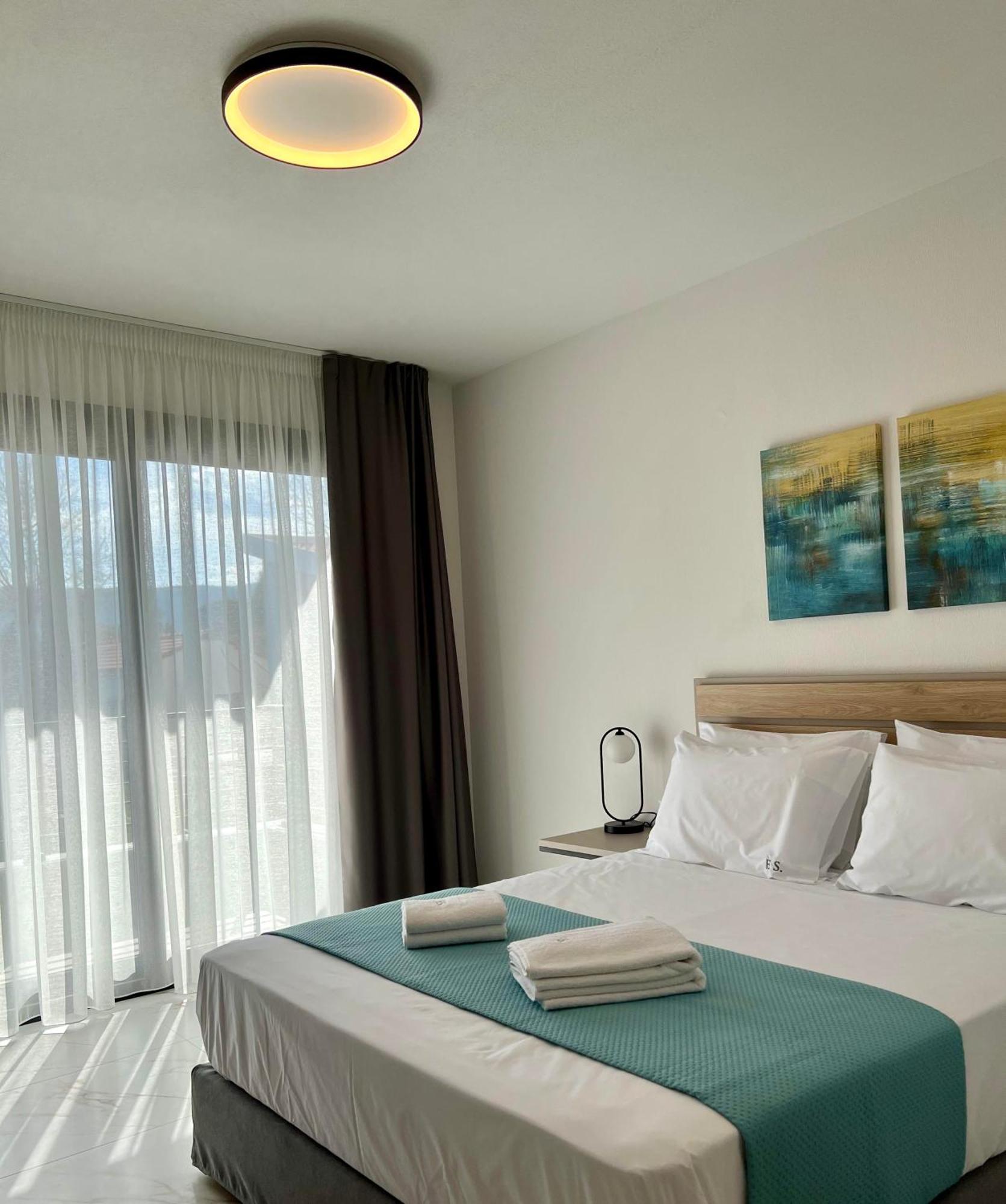 Four Shades Luxury Suites Sarti Exteriör bild