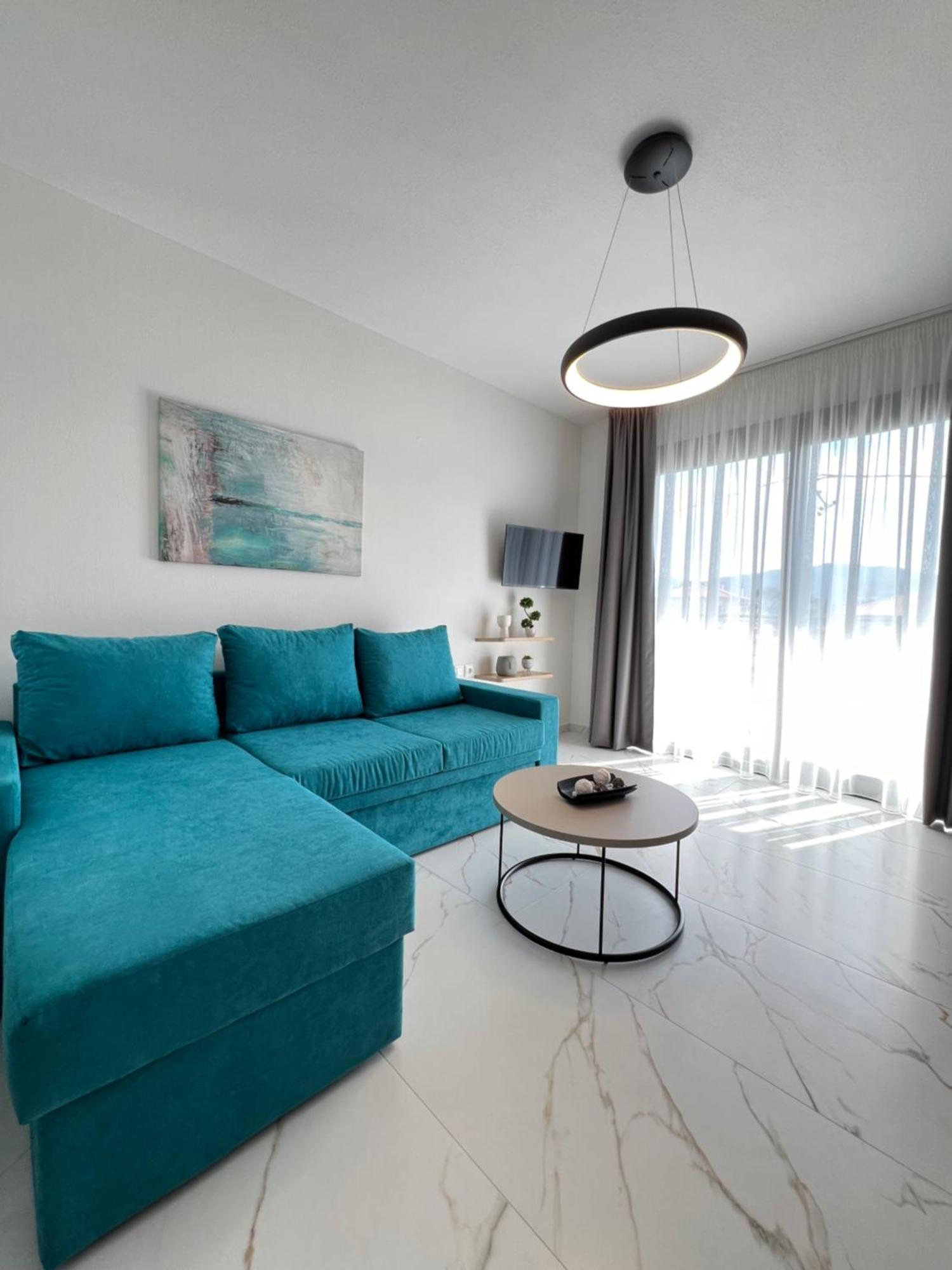 Four Shades Luxury Suites Sarti Exteriör bild
