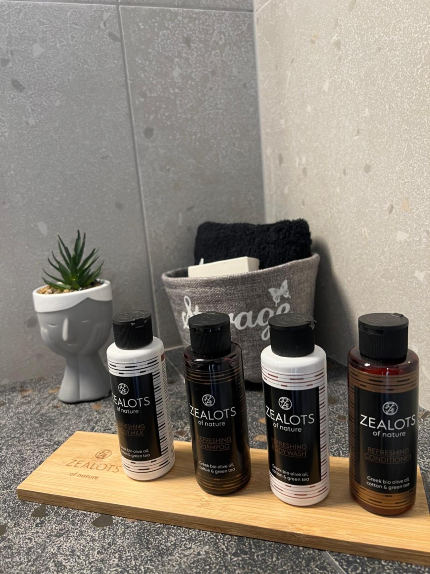 Four Shades Luxury Suites Sarti Exteriör bild