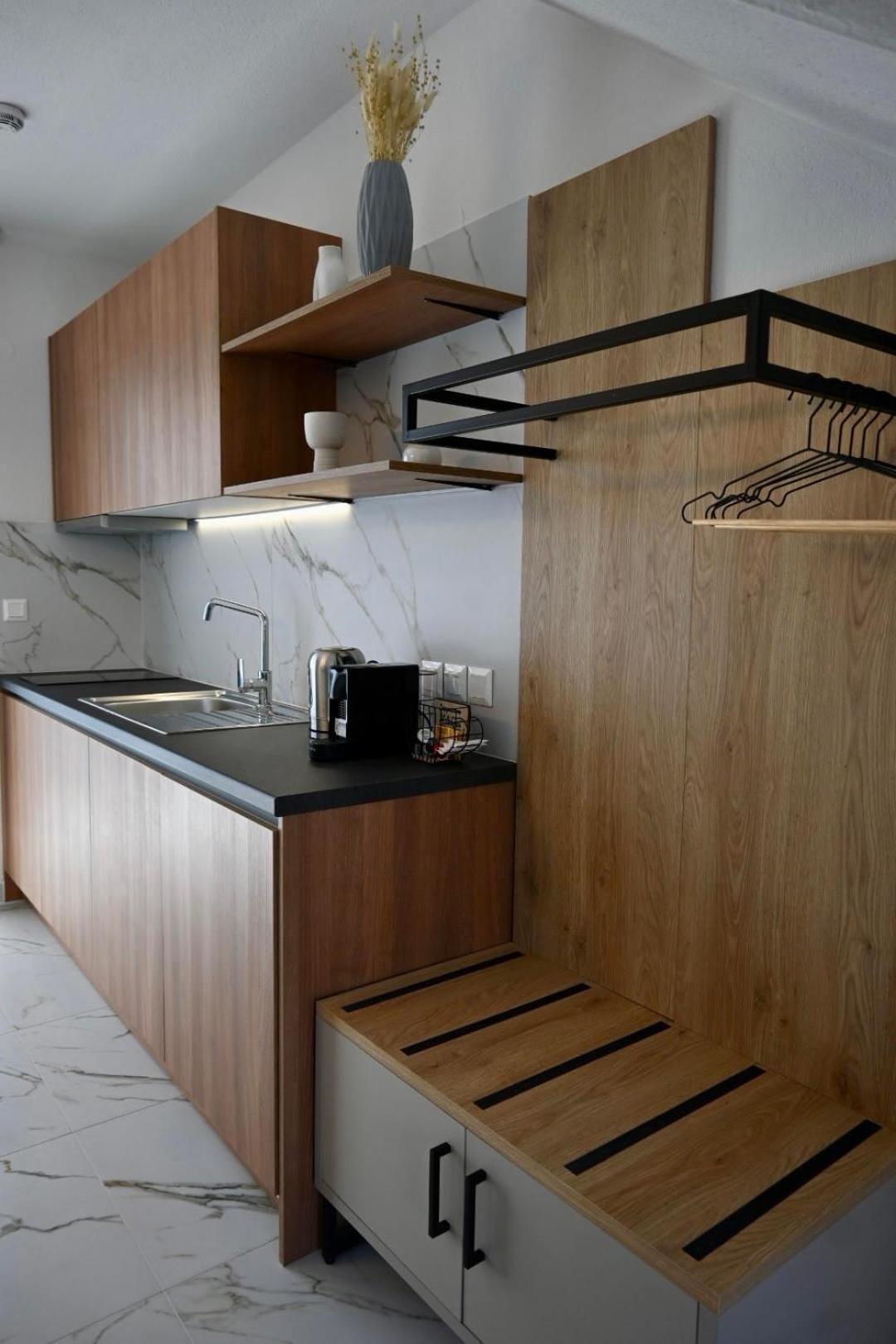 Four Shades Luxury Suites Sarti Exteriör bild